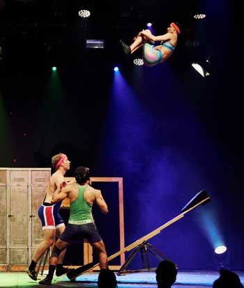 Yong stage trio les Tri
